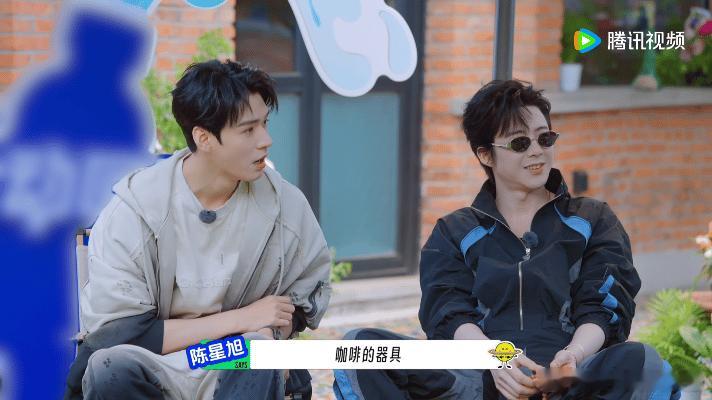 陈星旭给宋威龙做手冲咖啡没想到陈星旭除了演戏还有一手好咖啡！曾亲手为宋威龙做过一