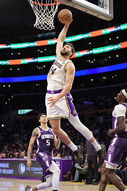 背部痉挛的可乐杯今天带伤出战，下次扣篮悠着点儿。