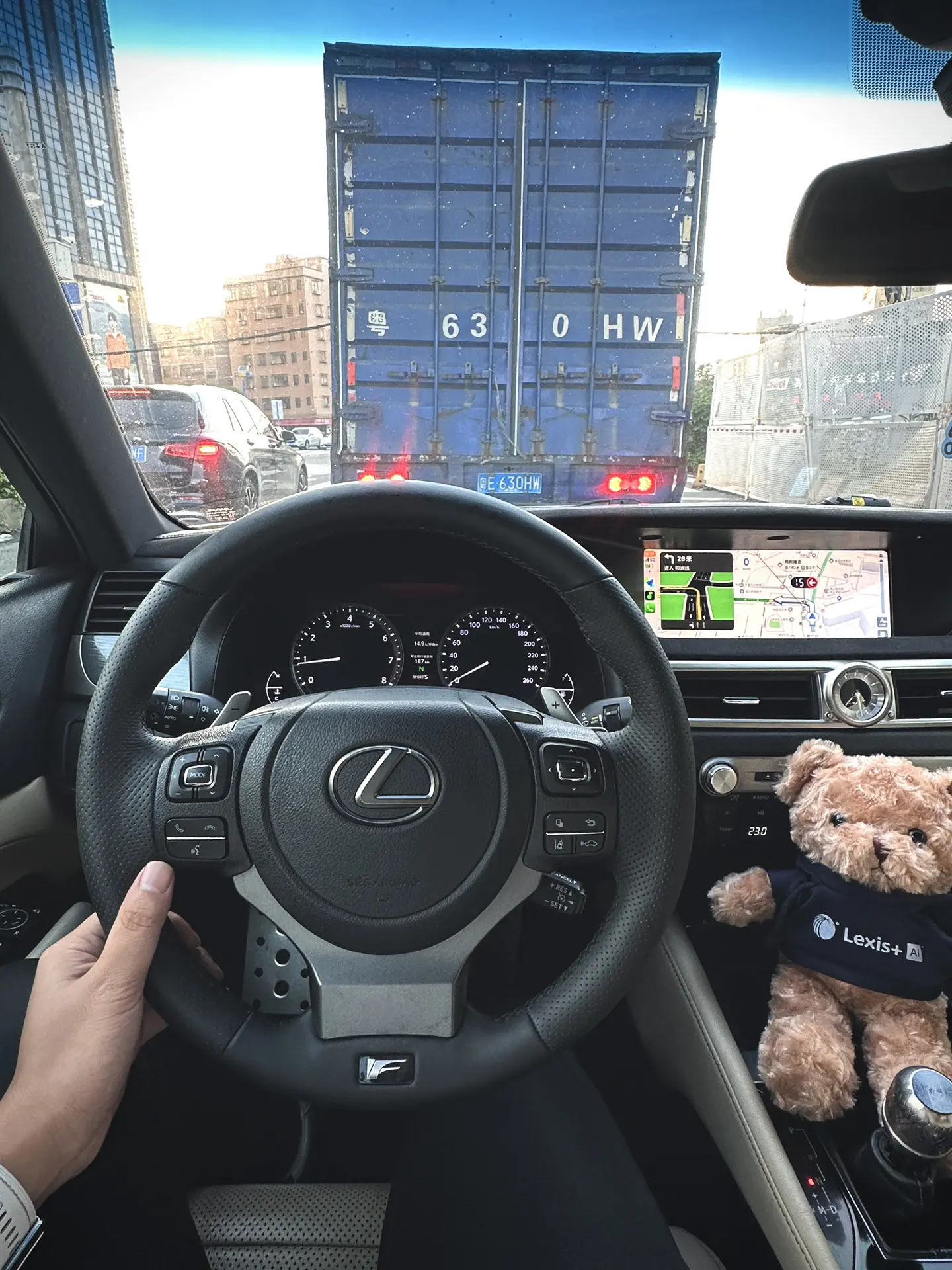 少年，你口中的公路闪电。我努力了一年又一年