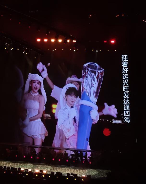 哈哈哈哈哈哈哈哈哈哈
巨大蓝管[回招呼][回招呼][回招呼]怎么还有巨大糖葫芦[
