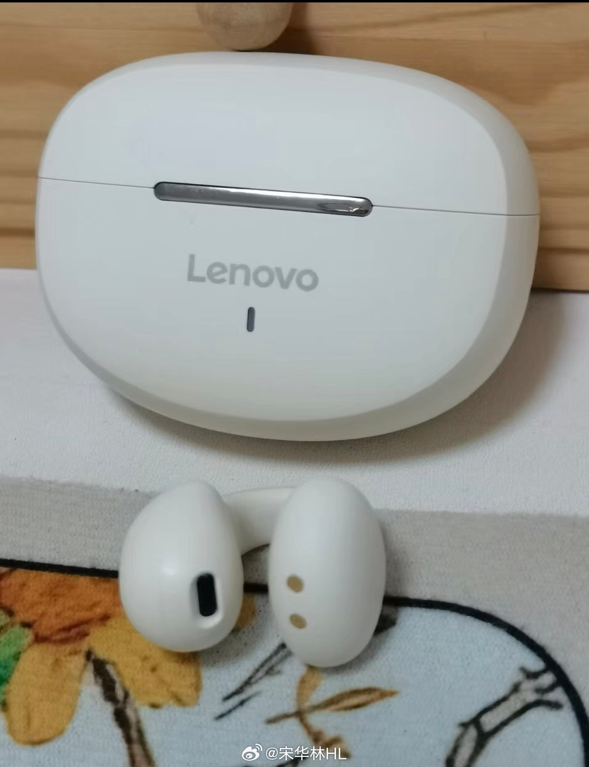 为了感谢各位粉丝朋友的支持，抽一个蓝牙耳机送给大家哈，铁粉不多中奖概率很高（非铁