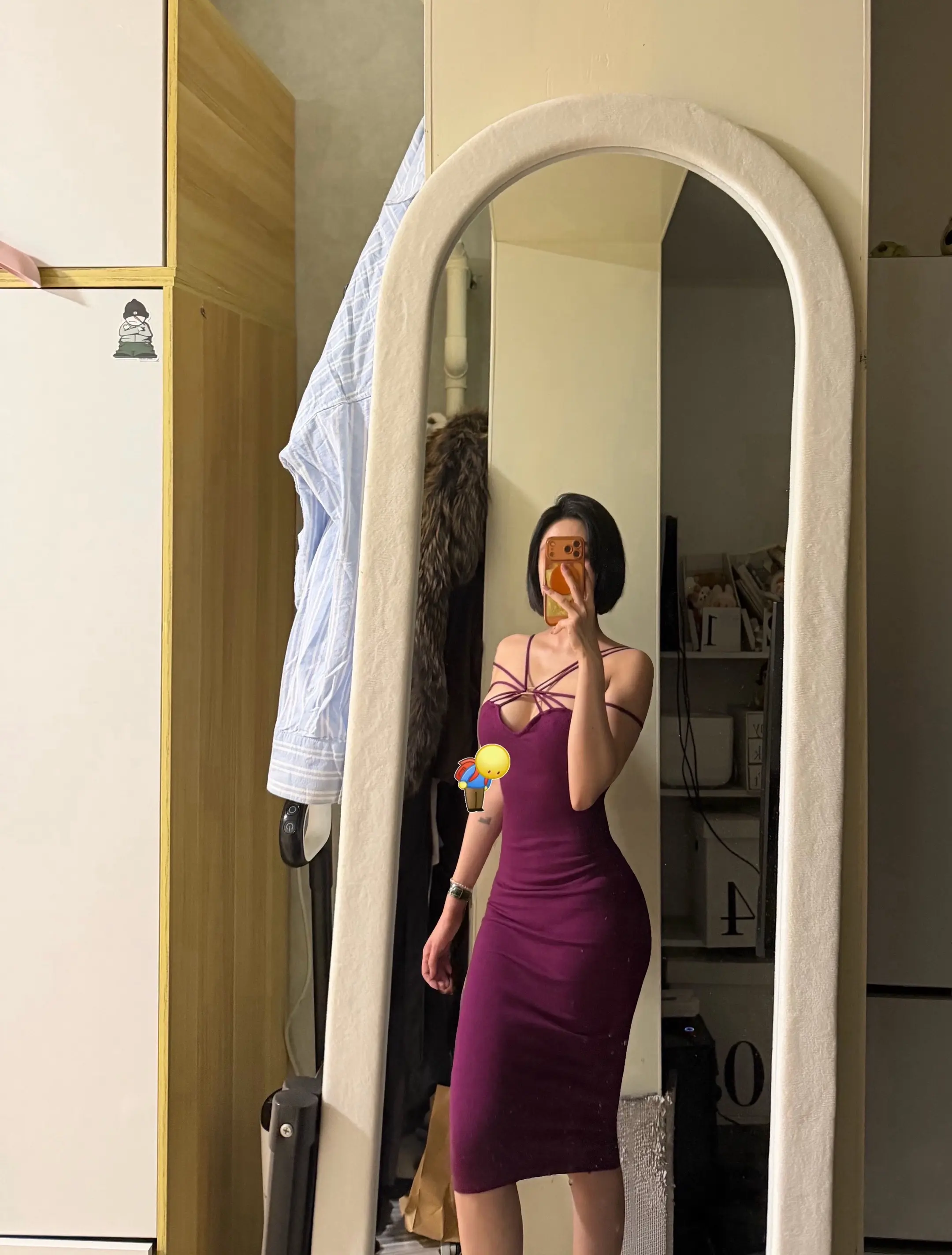 不知道 反正我的身材很曼妙。