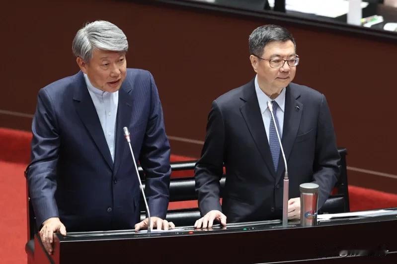 他成了民进党的破口！
赖清德即将就任满月，民进党民代对卓荣泰团队十分不满，认为他