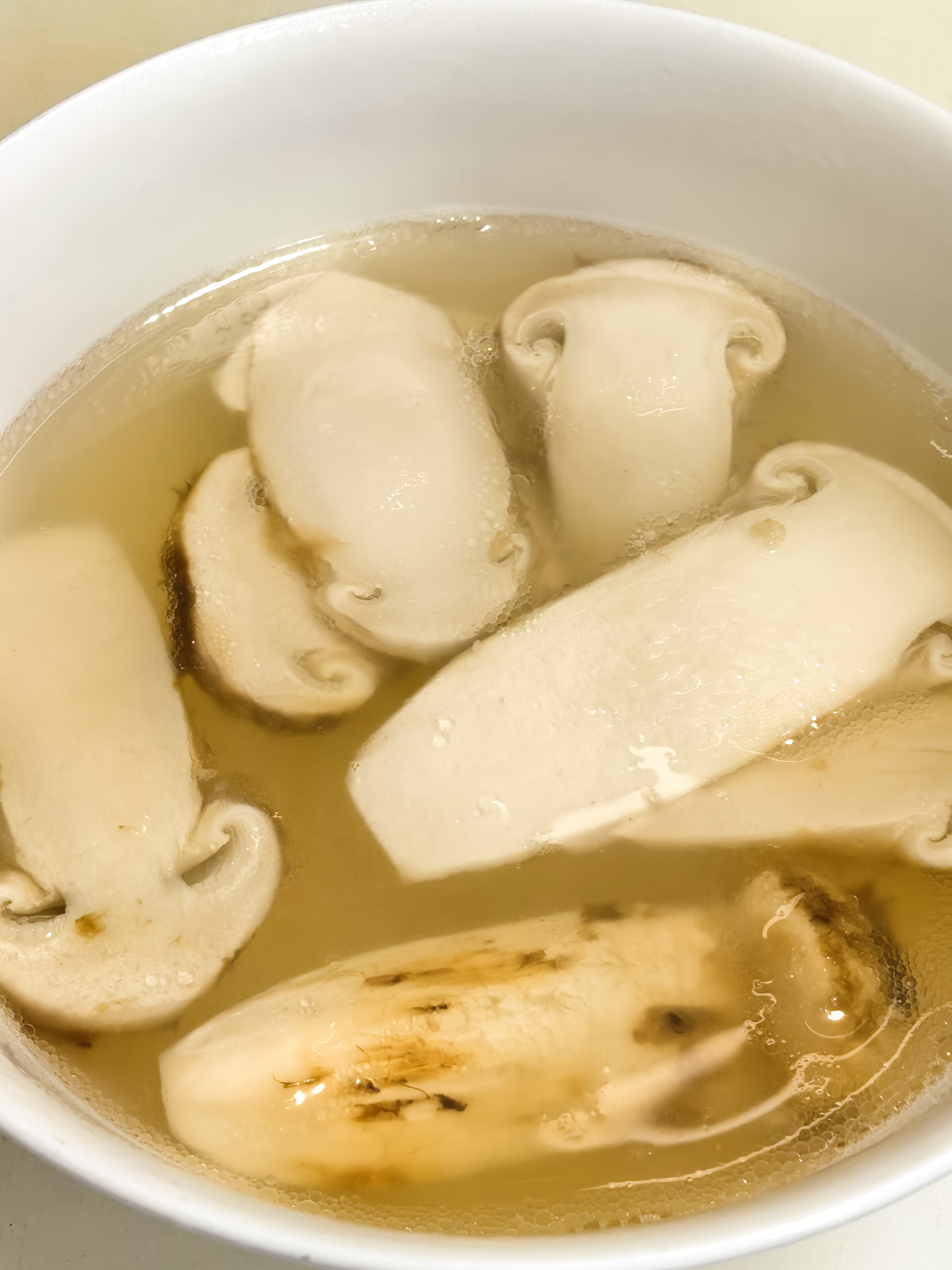 白切鸡水煮鲜松茸汤，肥水不流外人田。 