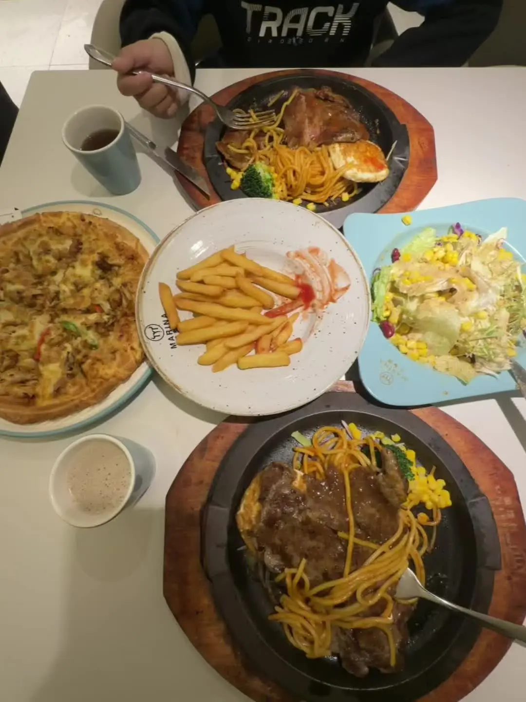 陪儿子👦的一天 陪他吃最爱的牛排🥩意大利面🍝披萨🍕