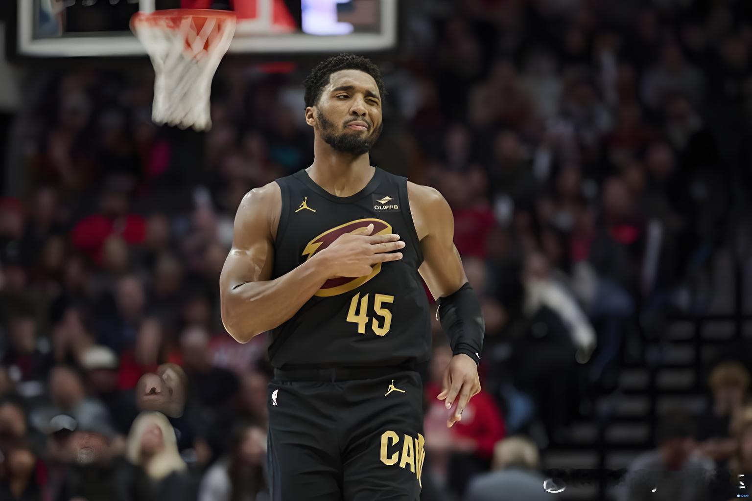 NBA 更衣室定调者当终场哨响时，德文·米切尔走向观众席与球迷击掌的动作成为赛後