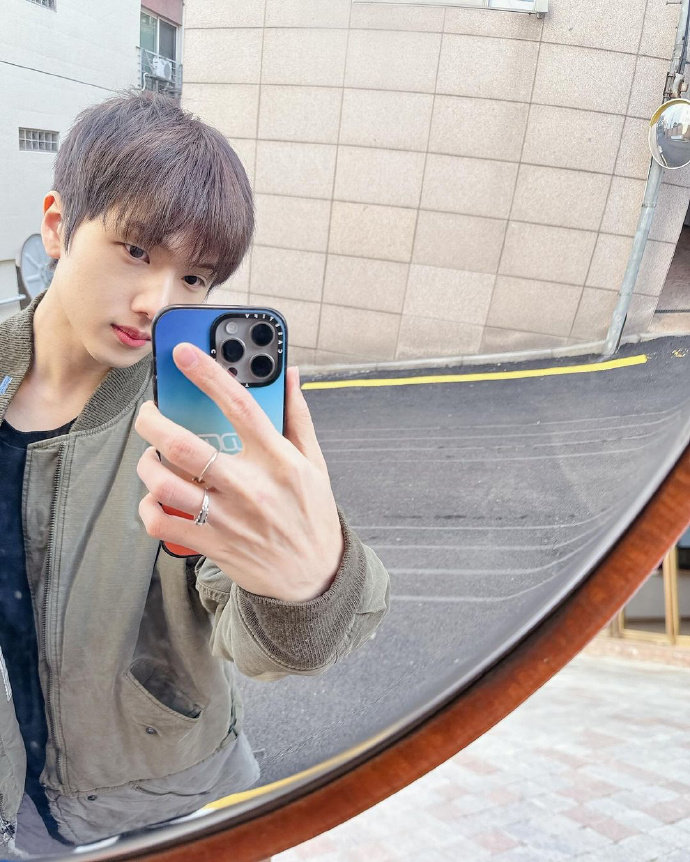 剪头了耶！清爽男大Andy Park！💇 #朴志晟栗色头发# ​ ​​​