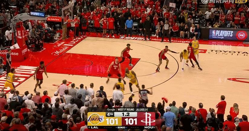 这一球，真的太可惜了。机会出来了，老詹就差一点点完成绝杀。
加时了！詹姆斯已经打