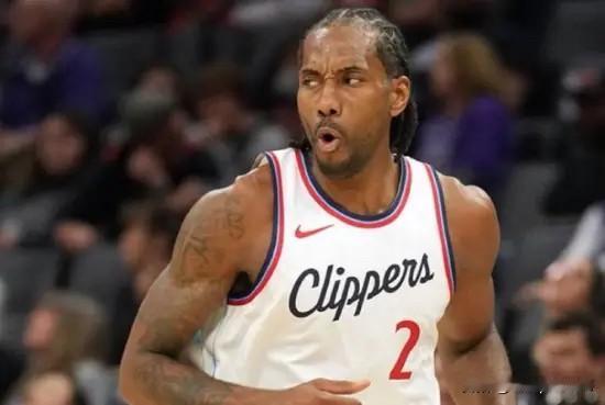 据美记JoeVardon报道，NBA正在调查洛杉矶快船队，指控其涉嫌通过小卡一笔