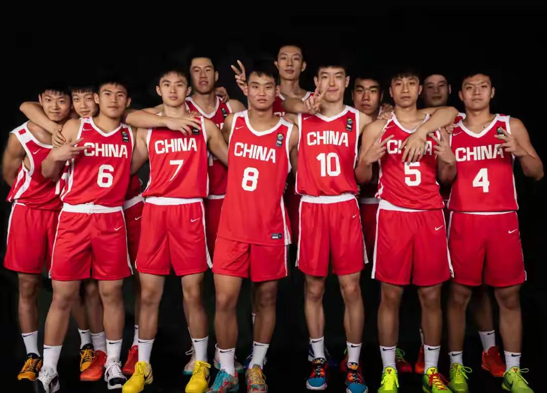 在U16男篮亚洲杯决赛中，中国U16男篮迎战澳大利亚U16男篮，经过四节激烈角逐