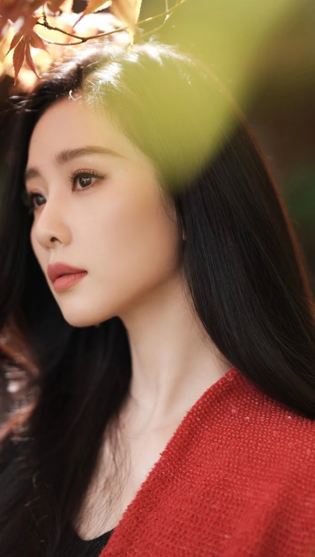 刘诗诗红色套装的一组写真～ 