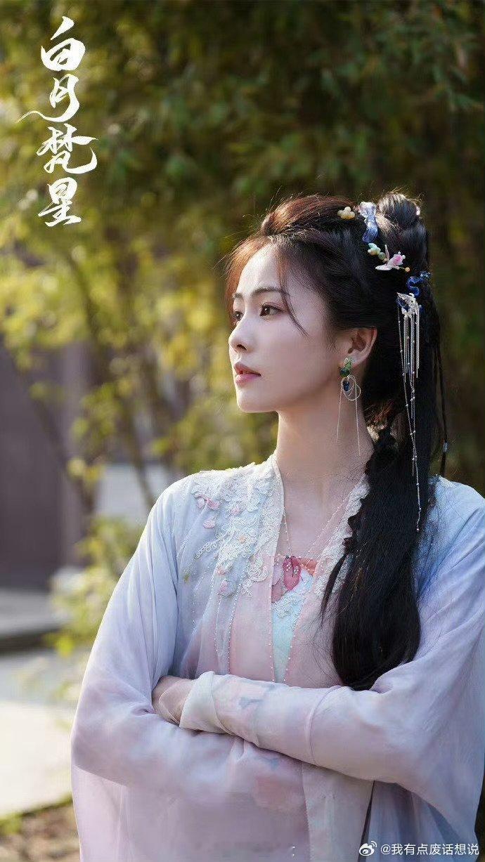 梵樾的浪漫对白烁来说就是过眼云烟，她只专注于自己的成长和发展！ 白烁好像有浪漫过