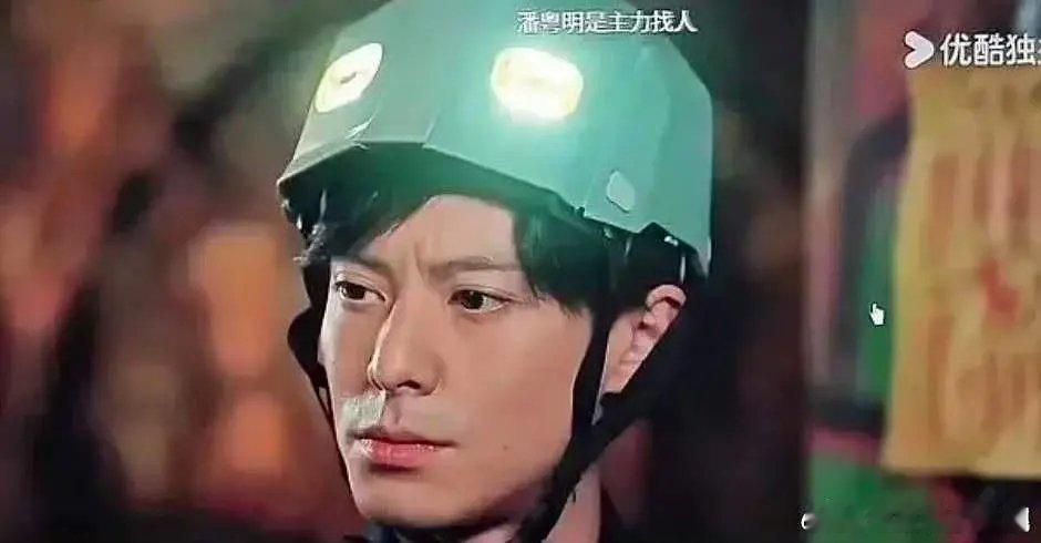 原来网上营销的王鹤棣形象是假的嘛？这才是真的王鹤棣？ 