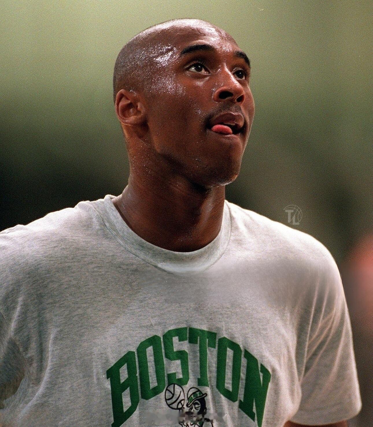 第一次看到身穿凯尔特人logo的科比布莱恩特的时候，我是难以置信的，后来才知道这