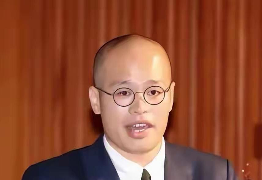 乱港头目黎智英被定罪后，其三子黎崇恩在美西方密集活动，向西方国家摇尾乞怜，苦苦哀