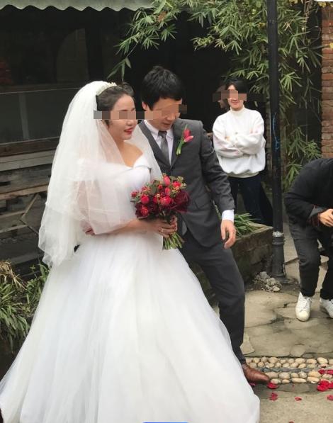 真无语了！我亲妹妹结婚了，我高高兴兴去送亲，没想到还没进新房就被她婆婆一把拽出来
