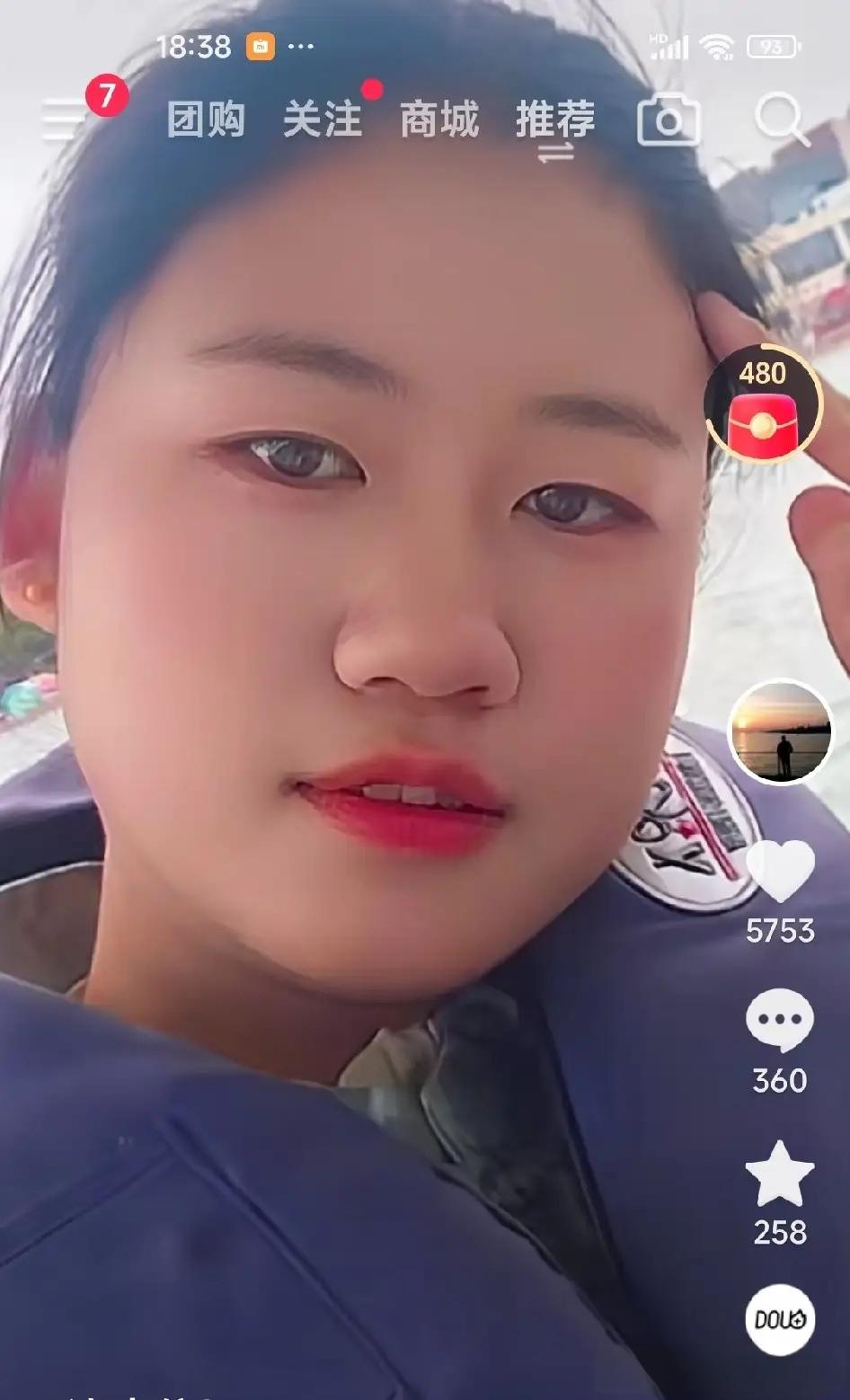 脱下军装，换上日常衣衫，吕玮婷正式开启属于自己的地方新生活，这个画面，戳中了很多