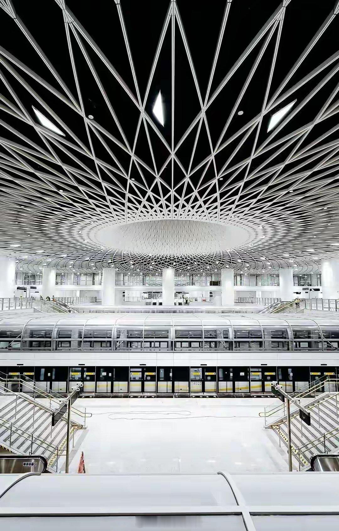 看惊蛰无声来深圳打卡老谋子这次真会挑地方，《惊蛰无声》简直是在深圳拍了部“城市宣