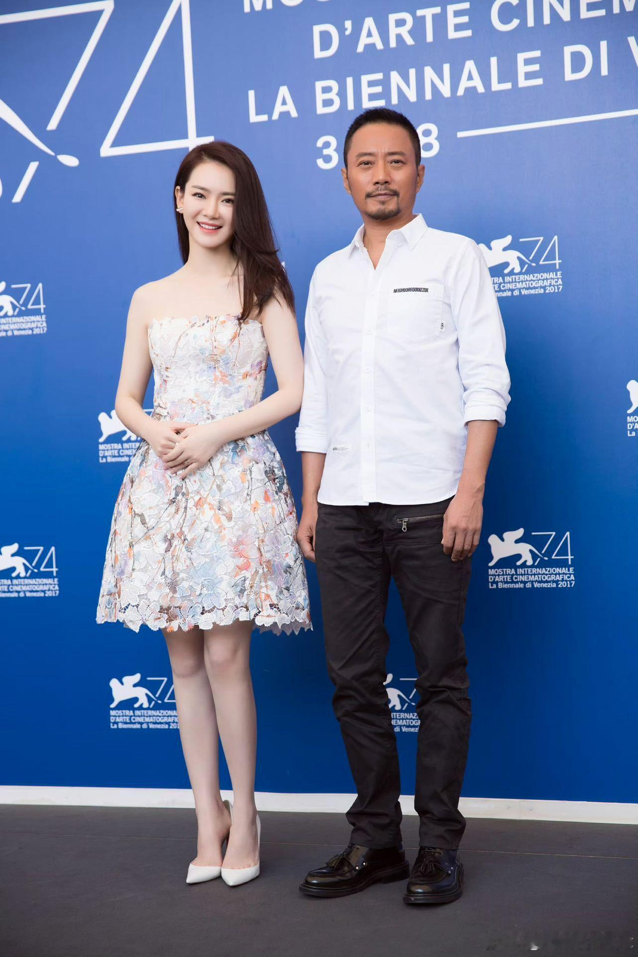 戚薇戚薇张涵予九年后再合体 时间都去哪儿了？感觉昨天还在电影院看《追捕》，今天俩