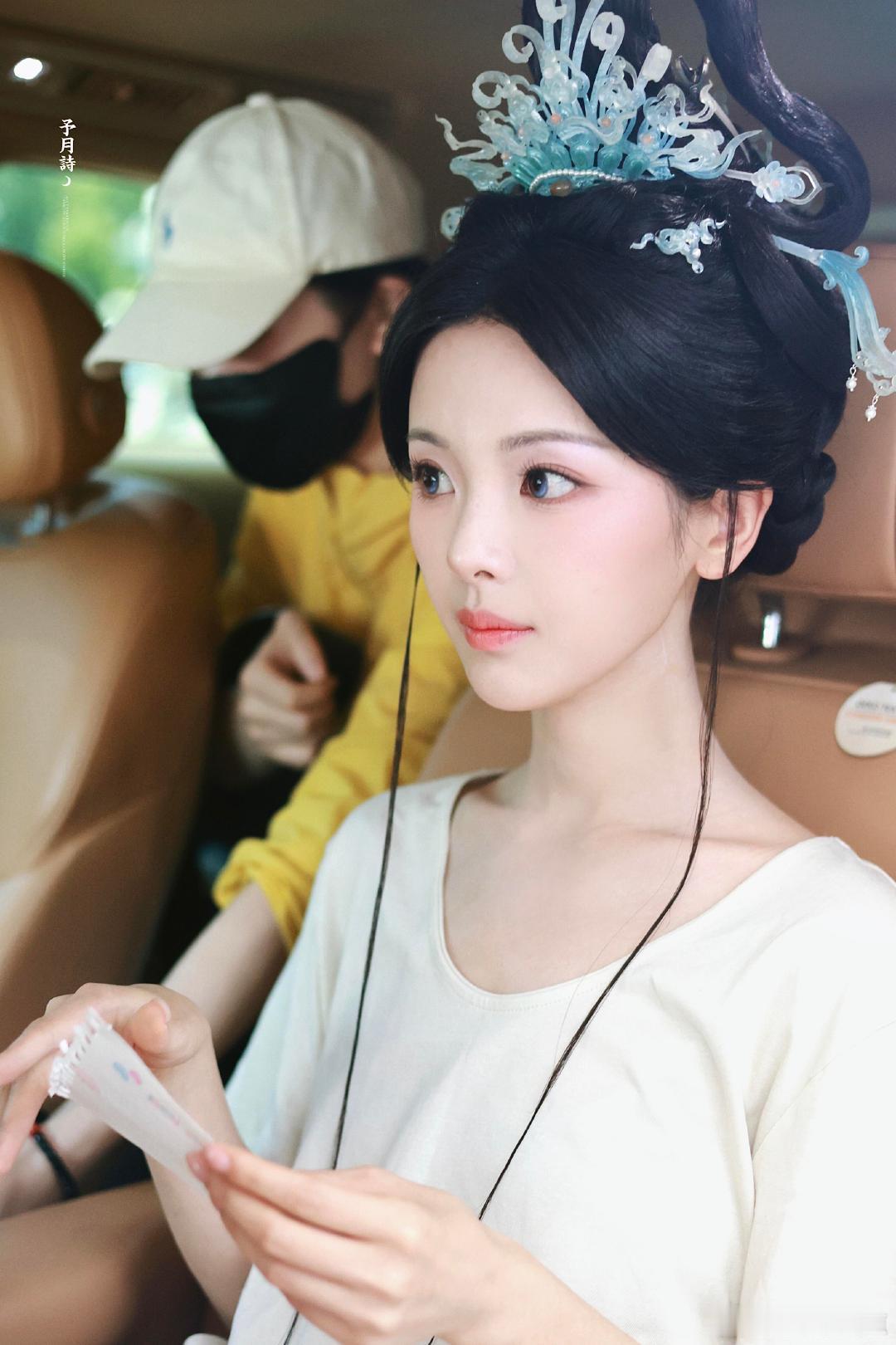 杨超越杨超越峨眉出妆好美杨超越客串谢观妙 我宣布这个古偶不能没有杨超越啊，客串峨