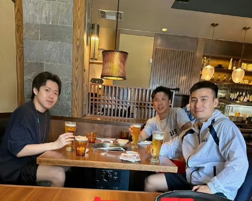 美满比赛间，喝一杯上次和牛共创效果不太好商量一下，下次把张晶拉过来 这人可厉害了