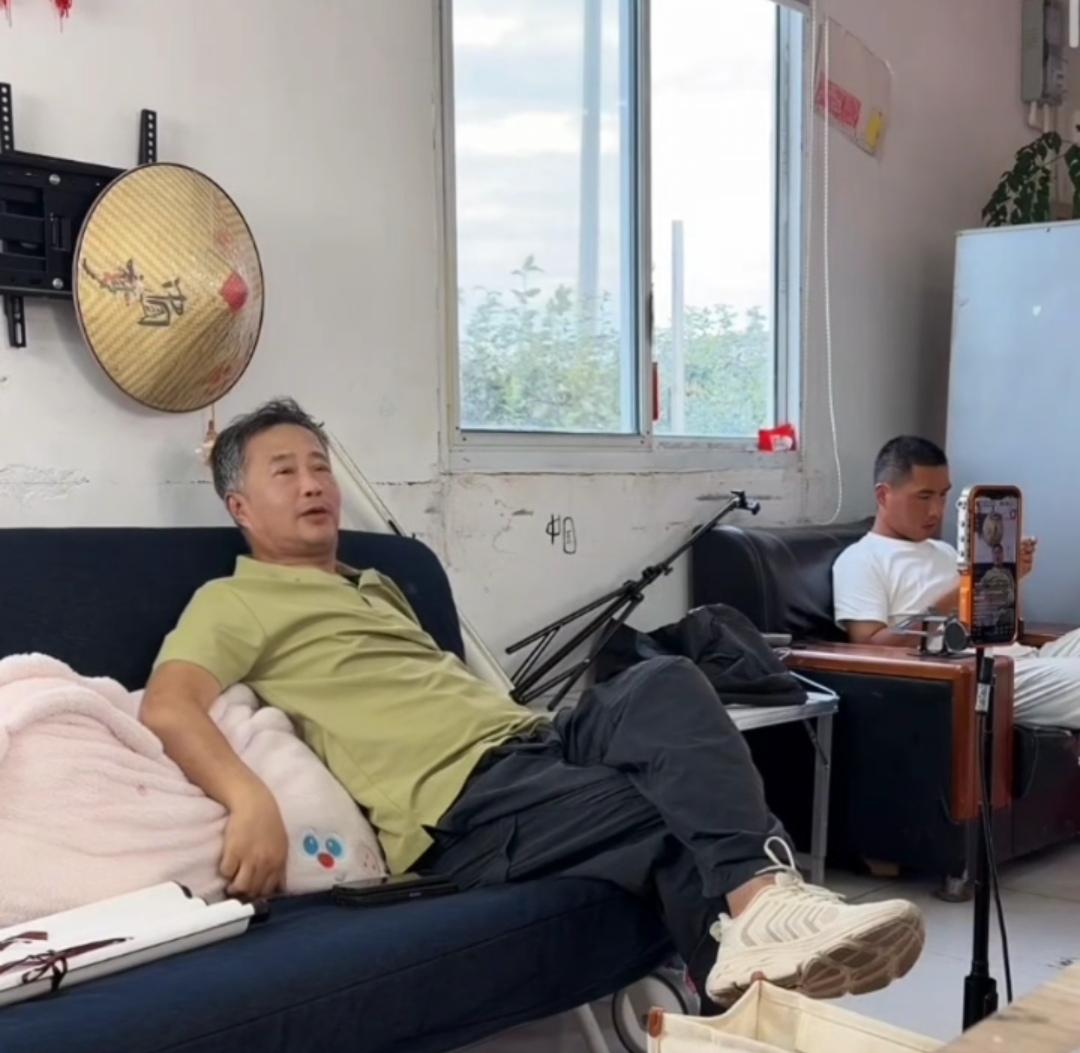 沈巍说他没看过一遍《大话西游》，只看了十几分钟就看不下去了，真的是太无厘头了，这