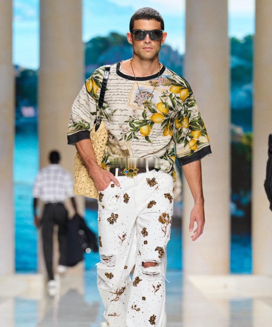 从西西里黑到柑橘黄，从精裁西装到钩编短裤，来自Dolce&Gabbana 202