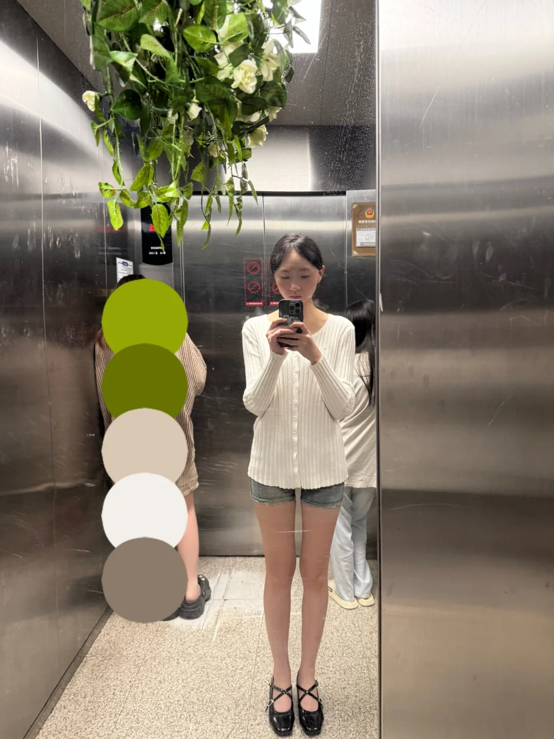 今日穿搭，电梯自拍