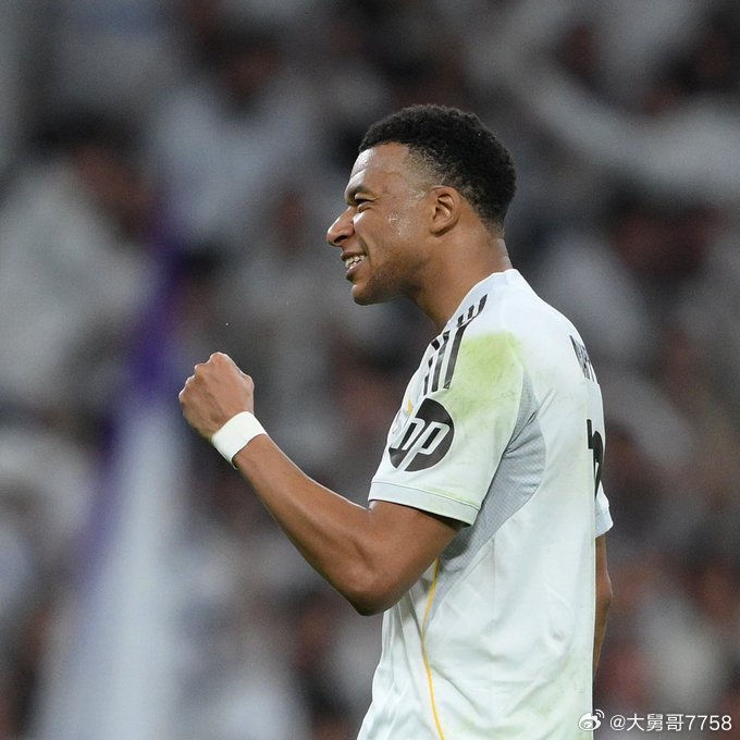 欧冠单赛季进球排行：17球：克里斯蒂亚诺·罗纳尔多（皇家马德里，2013/14赛