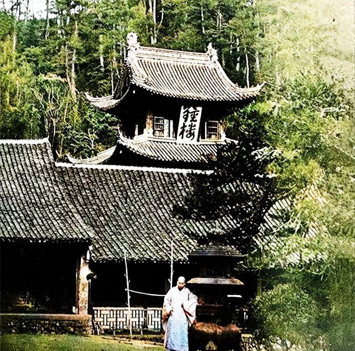 少年偶遇一对男女秘密幽会，竟以此威胁女子妥协，谁知后续发生的故事让他悔恨难当
嘉
