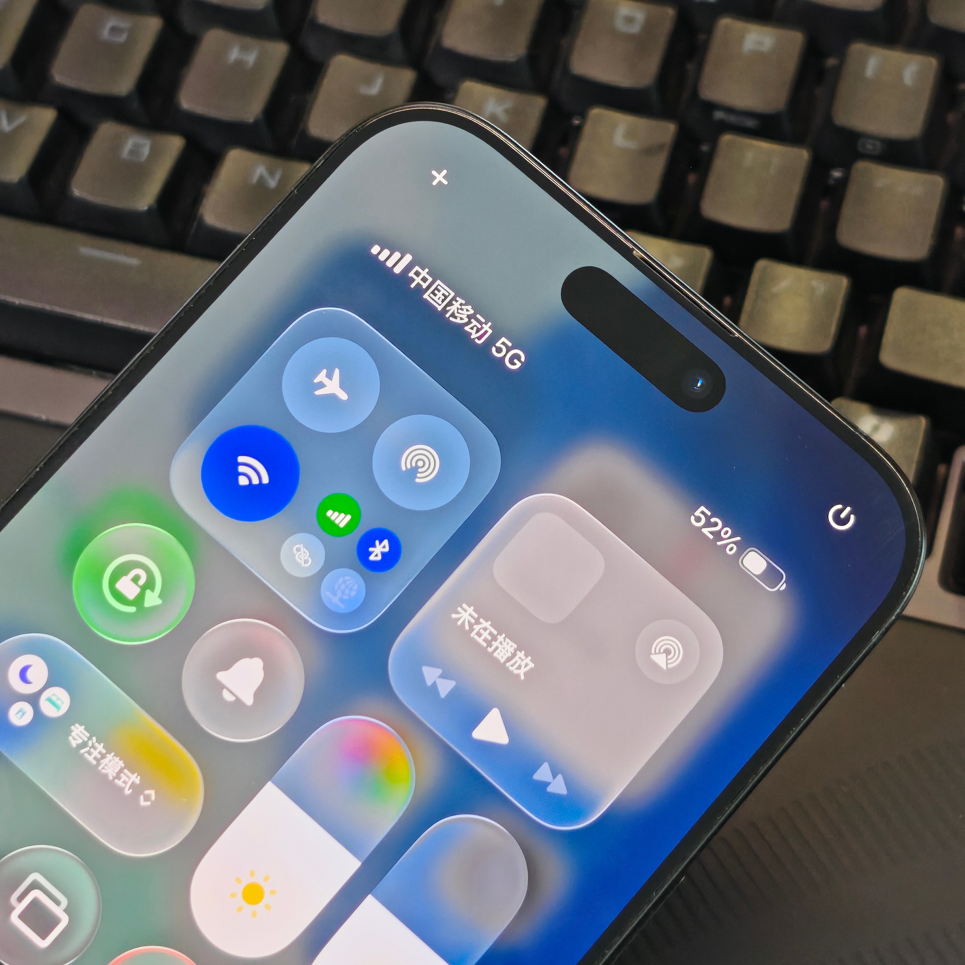 有锁iPhone 16全系可升级iOS 26，目前，无论是信号强度还是网络稳定性