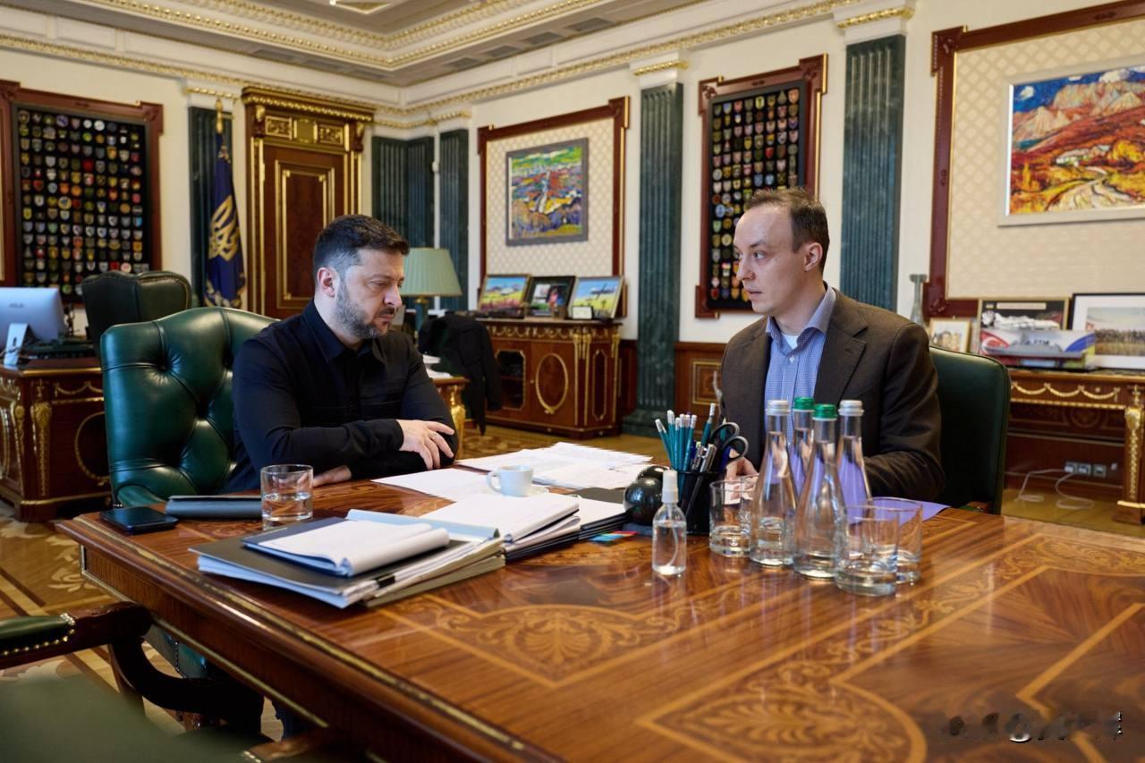 【泽连斯基：针对与俄罗斯军工复合体合作人员的制裁包涵盖中国相关个人】

12月2