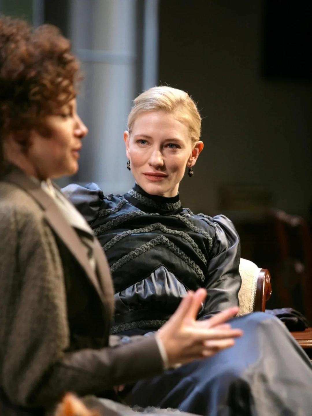 顶级的魅力首先需要匹配旺盛的精力,2006年的Cate Blanchett目光如