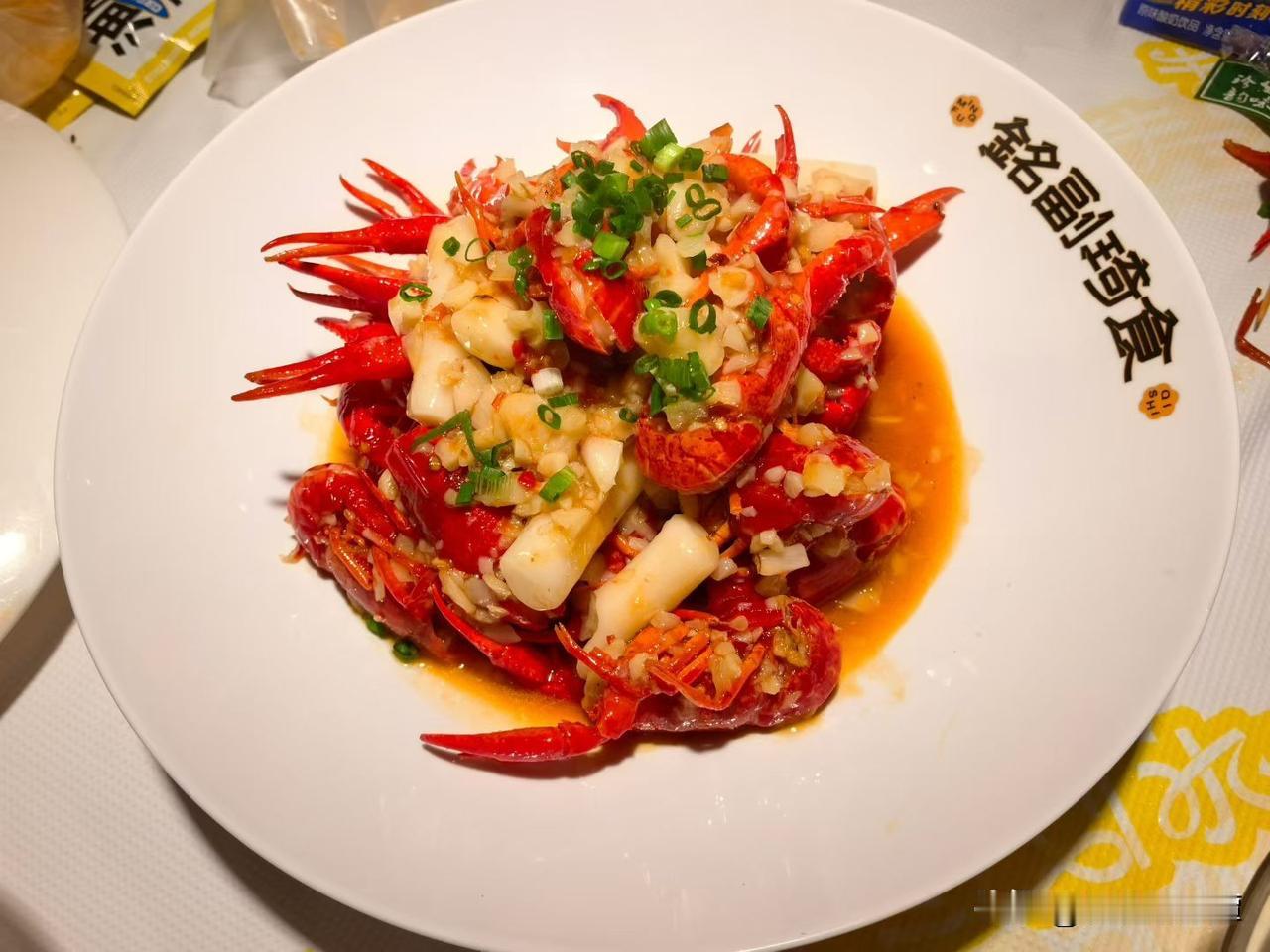 无可厚非，长沙网红龙虾还得是他们家！
虽然这个店的老板曾经因为和旗下门店店长的绯
