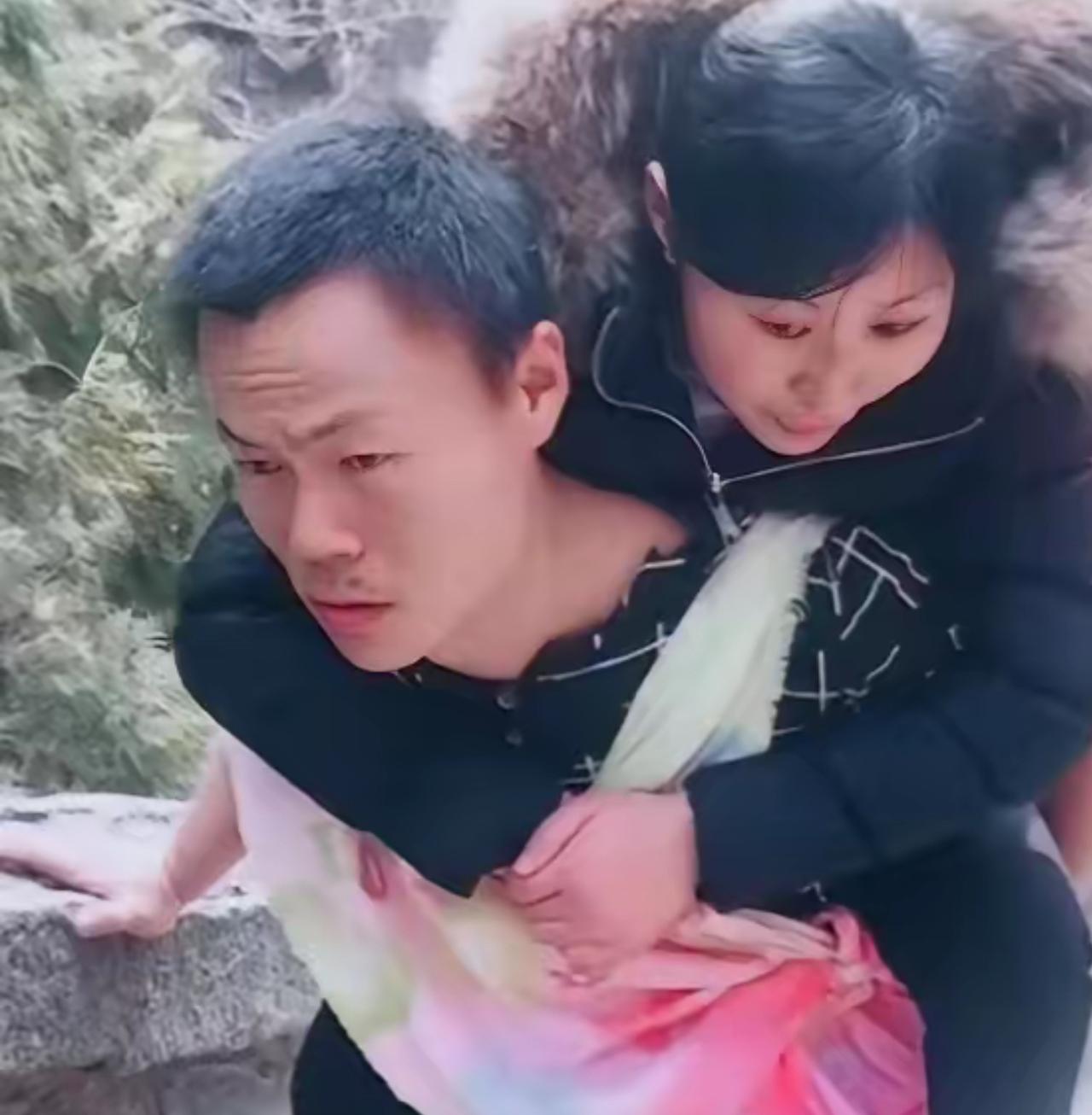 12小时爬完6331级台阶！山东汉子背瘫痪妻子登泰山，这才是爱情该有的样子

2