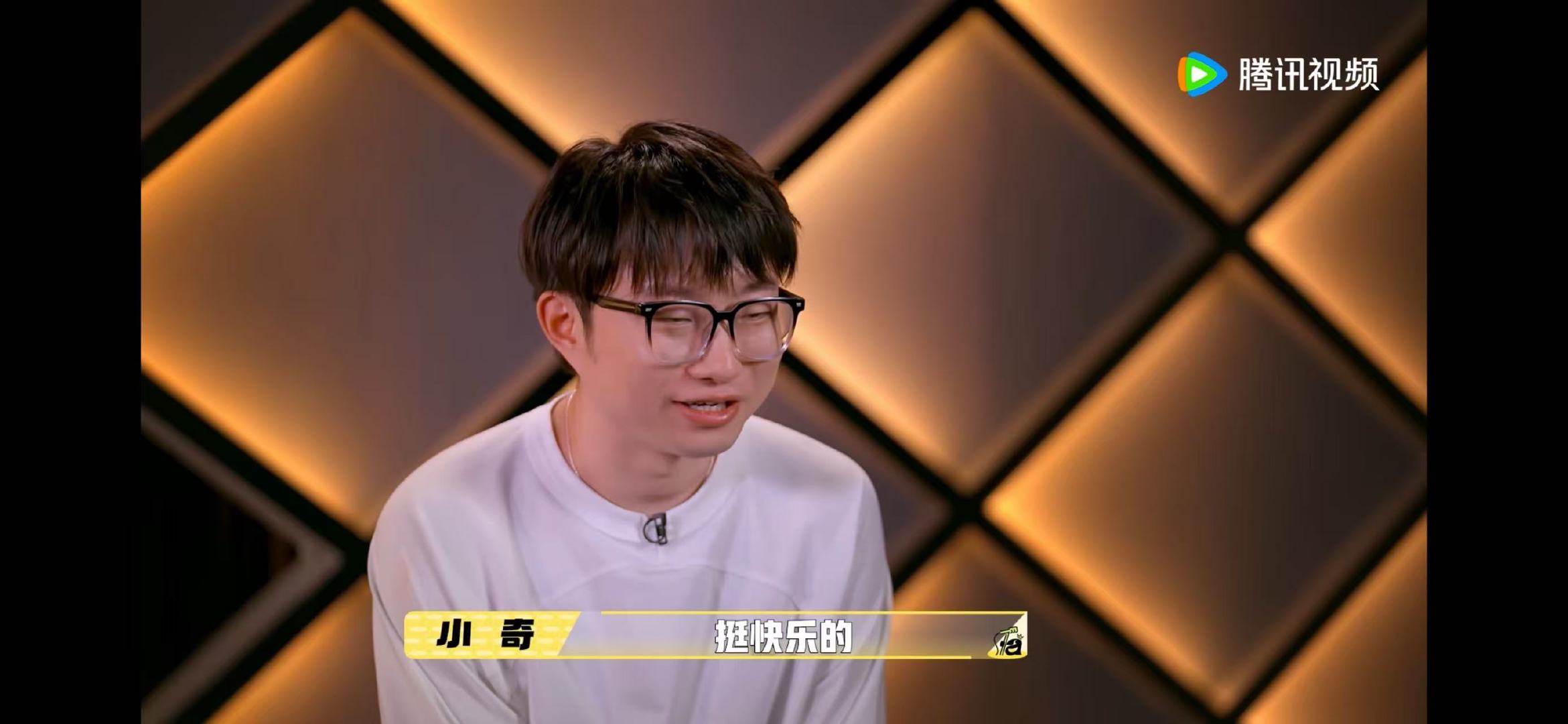 小奇差4票满分的表演 脱口秀和Ta的朋友们 谁没被小奇的表演惊艳到？从“迎宾气球