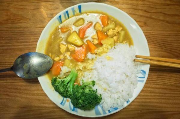 处了三年的女友突然告诉我，她有多囊，还有荨麻疹，问我还能不能接受她？说实话马上要