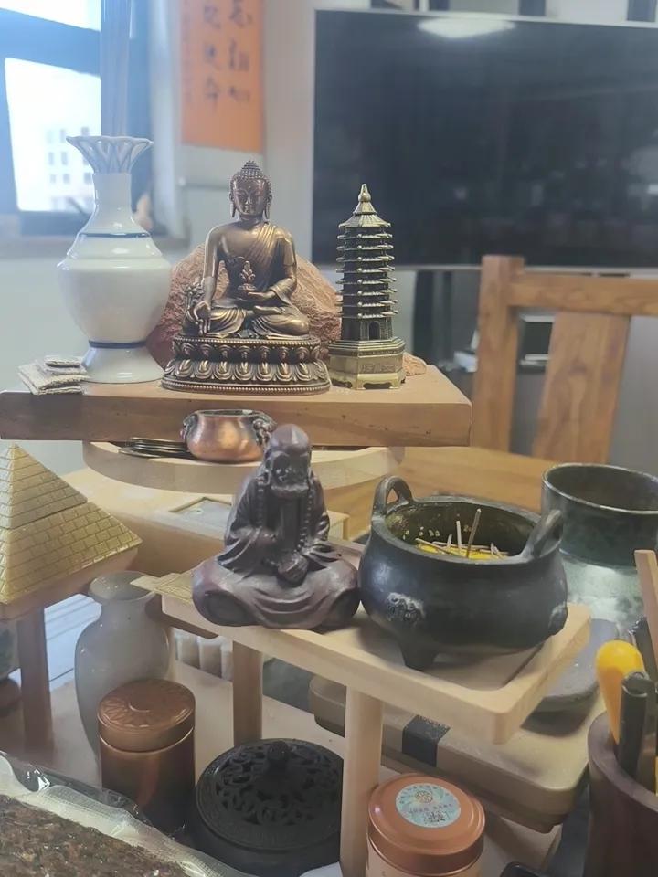 人的欲望，永无止境
 
人心最大的深渊，从来不是外界的坎坷，而是填不满的欲望。