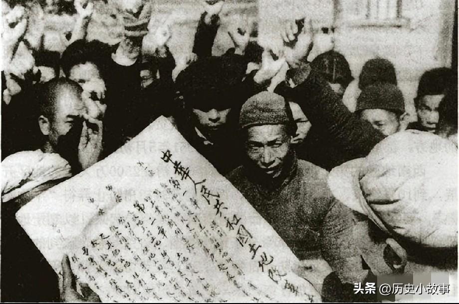 1950年，土改时，四川有个地主却不慌，工作队来他家时，他拿出一张借条，众人看到