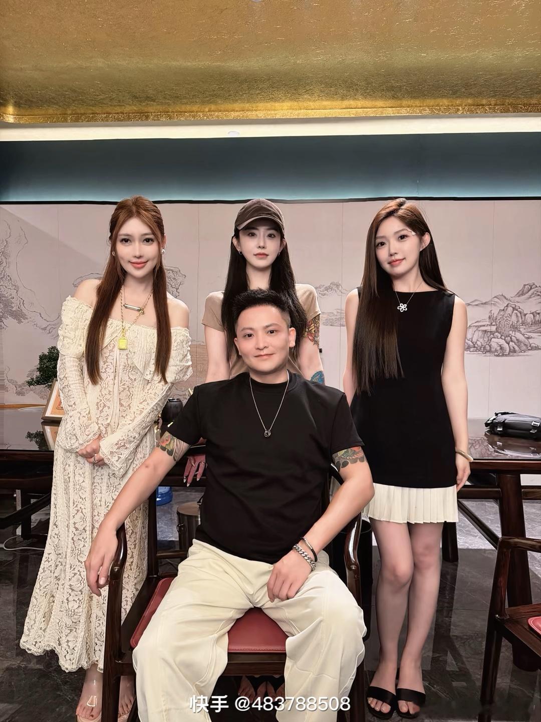 看看这个帅哥是谁，你们还认识吗？ 