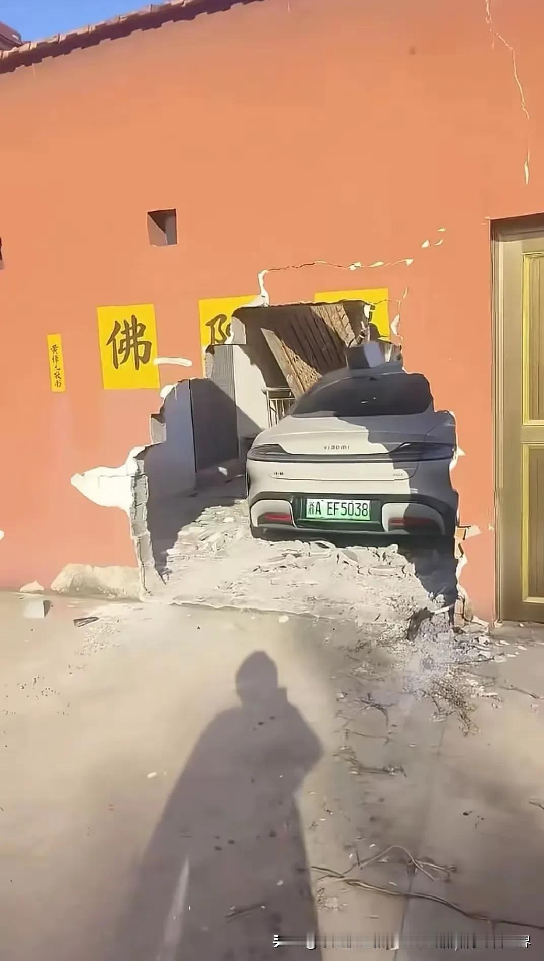 网友分享的2张霸气侧漏的照片，简直就是遇佛杀佛、诛魔弑神的节奏啊！就是心疼几秒钟