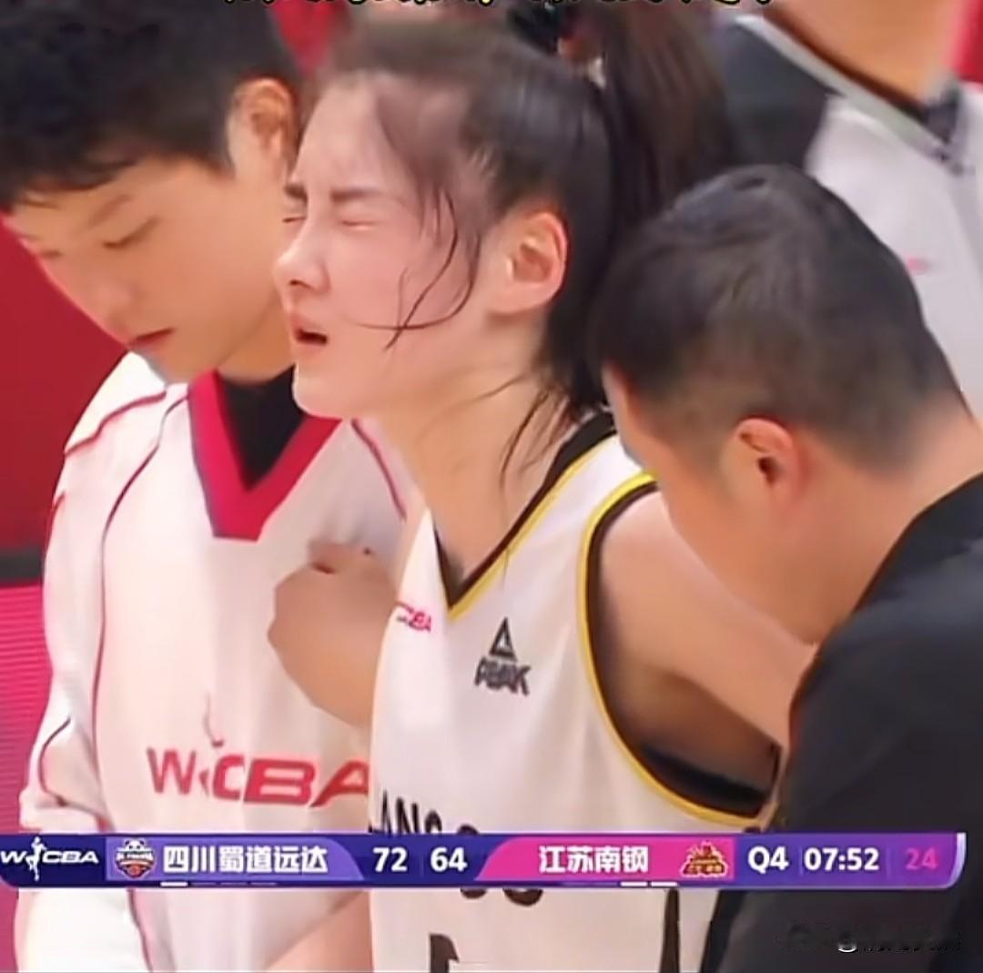 张曼曼你是不是太傻了，你这是在玩命，有这个必要吗？
打广东东莞就摔过好几次，一些