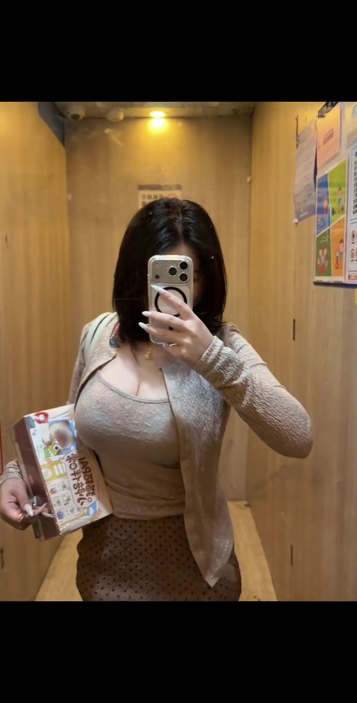 其实挺想过六一的  但是低头看了看还是算了  