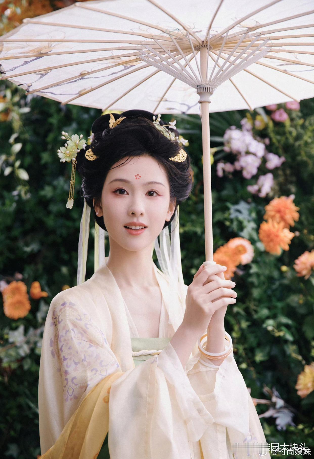 好喜欢陈都灵飞猪拈花湾的造型萌萌的小兔子 