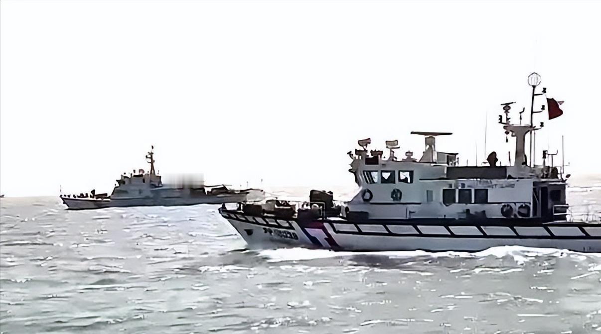 厦金海域上演了惊险一幕：大陆四艘海警船在执行例行巡查时，台湾海巡船只竟强行抵近，