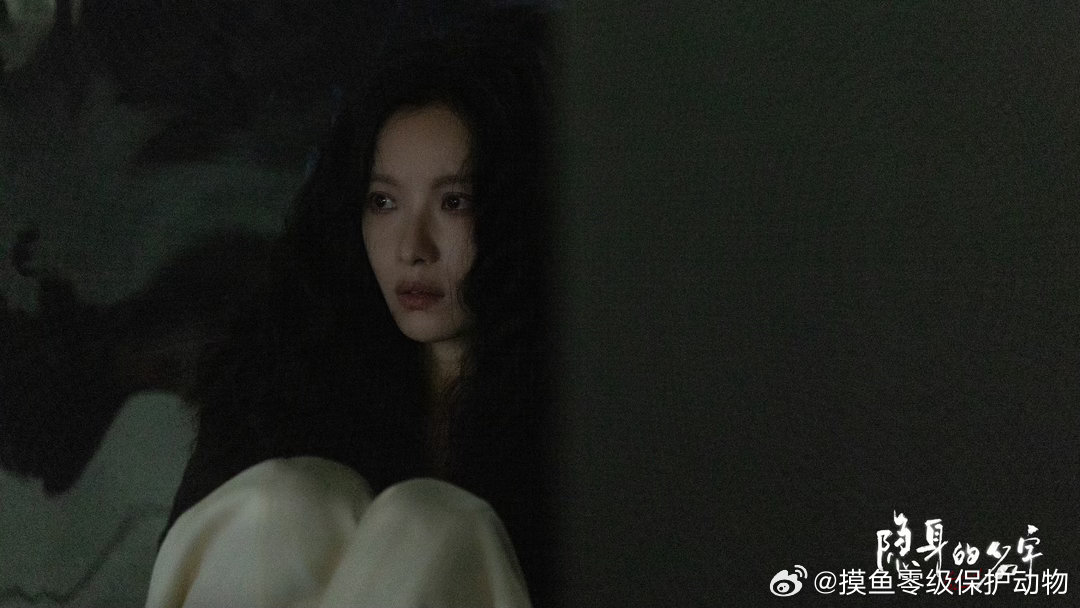 倪妮任小名人设 任小名的执拗不是缺点，是底色。从小就不服软，长大更不妥协。面对丈