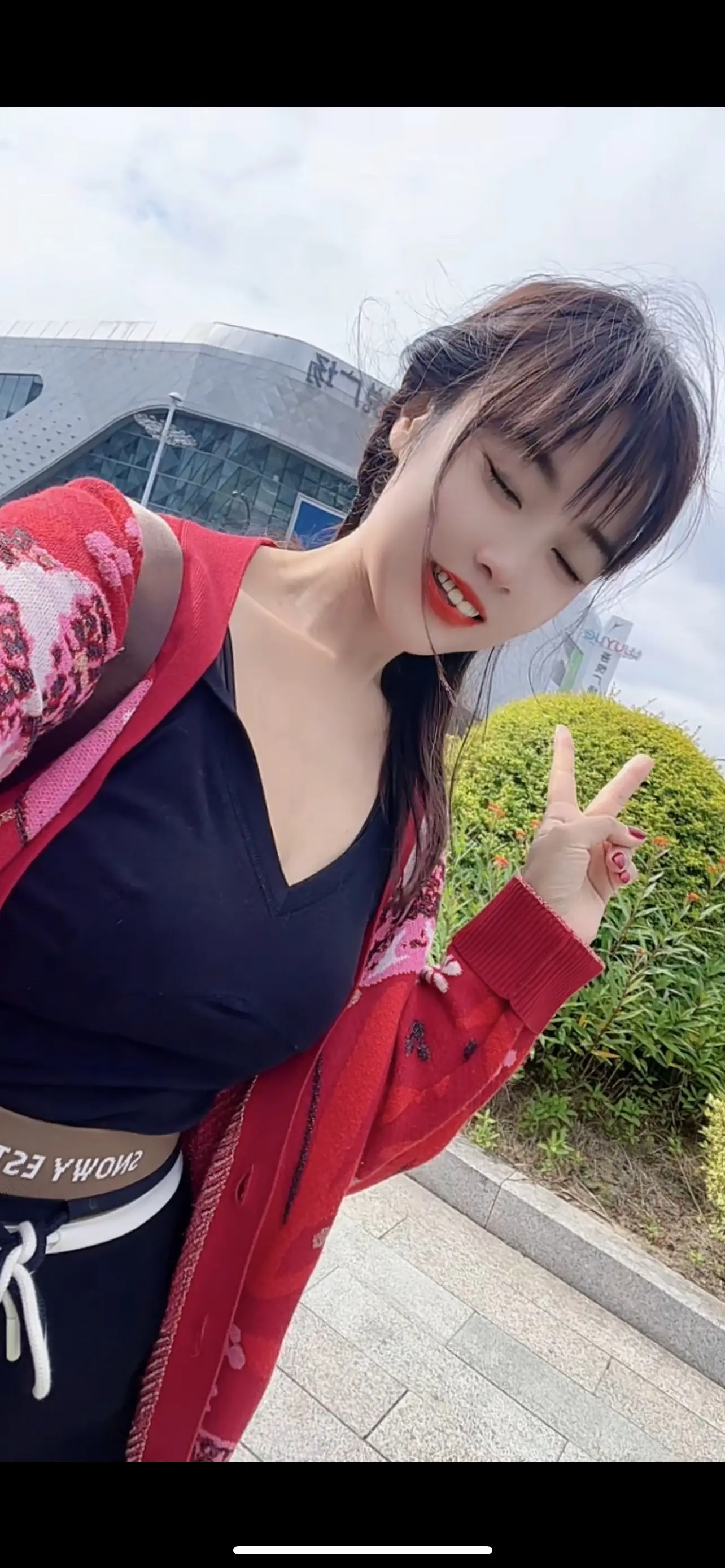 “这个世界，除了贫穷和衰老可以毫无费力，其他你想要的一切，都需要拼命”