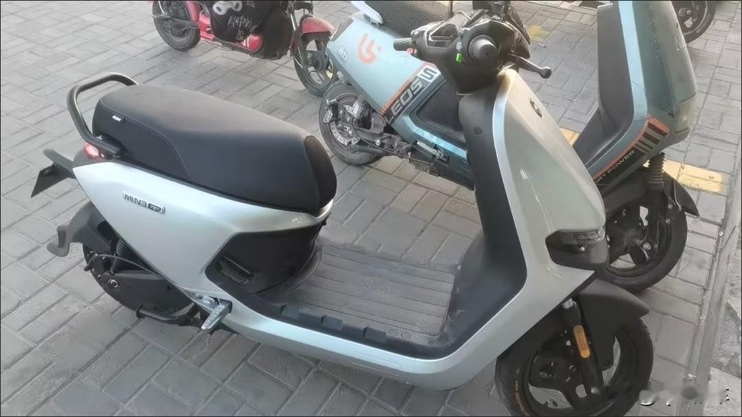 但凡骑过小牛、九号的车主，再回头骑传统品牌的电动车，十有八九会觉得浑身别扭，这是