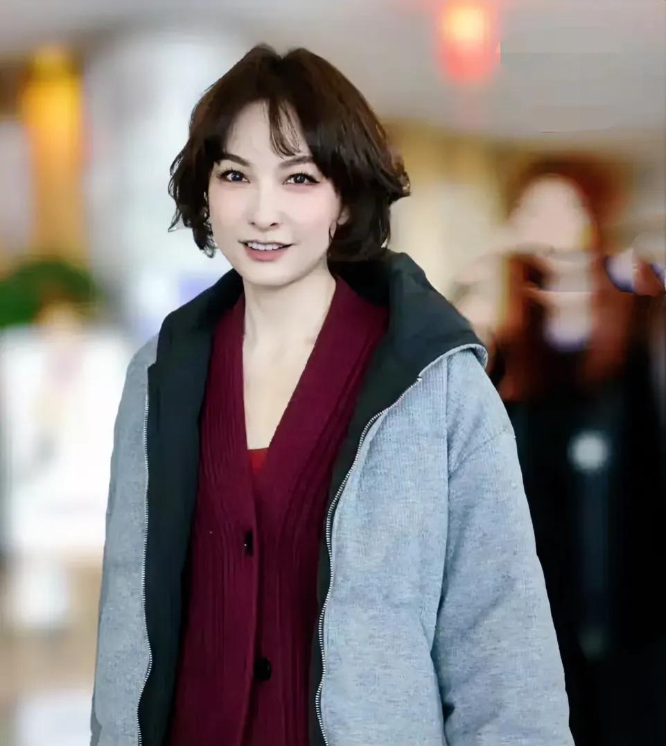 吴析也想过年，吴昕工作吴昕上班只想放假哈哈哈哈哈哈哈哈哈哈 #跟女明星学穿搭# 