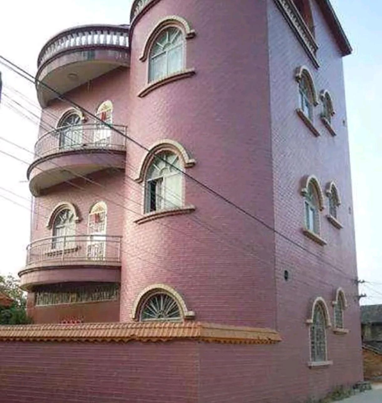 自建城堡，自建童话世界[呲牙]红色城堡，里面一定住着一位公主。设计很大胆，很有自